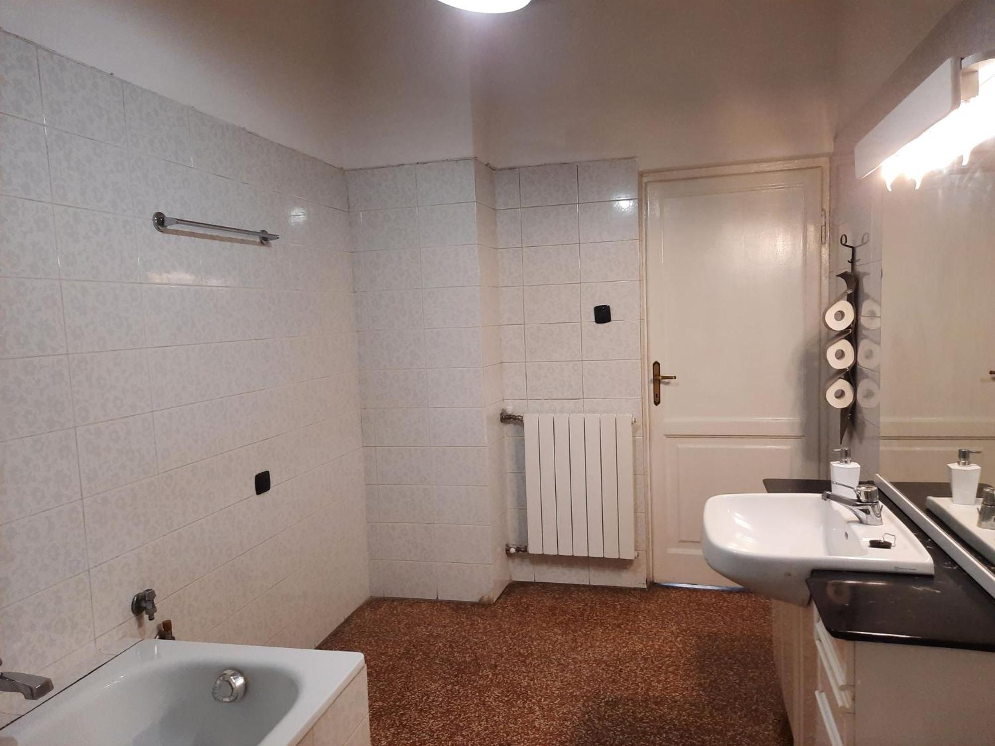Comfortable One Bedroom With Parking Space In The Center Of Appartamento Genova