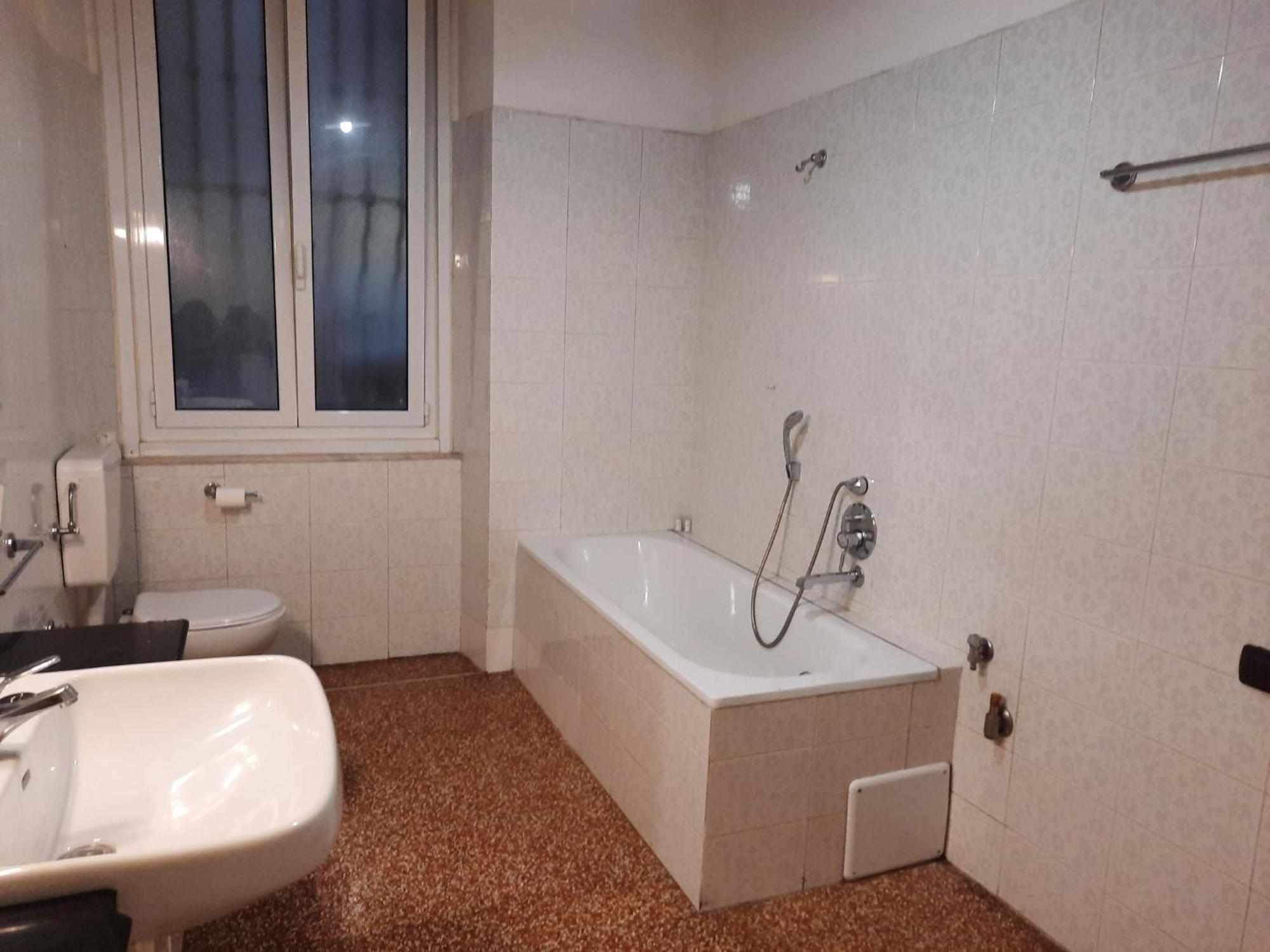 Comfortable One Bedroom With Parking Space In The Center Of Appartamento Genova